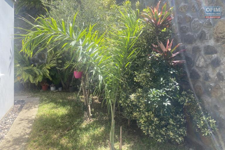 A vendre maison moderne  avec jardin opportunitée rare à Saint-Leu.