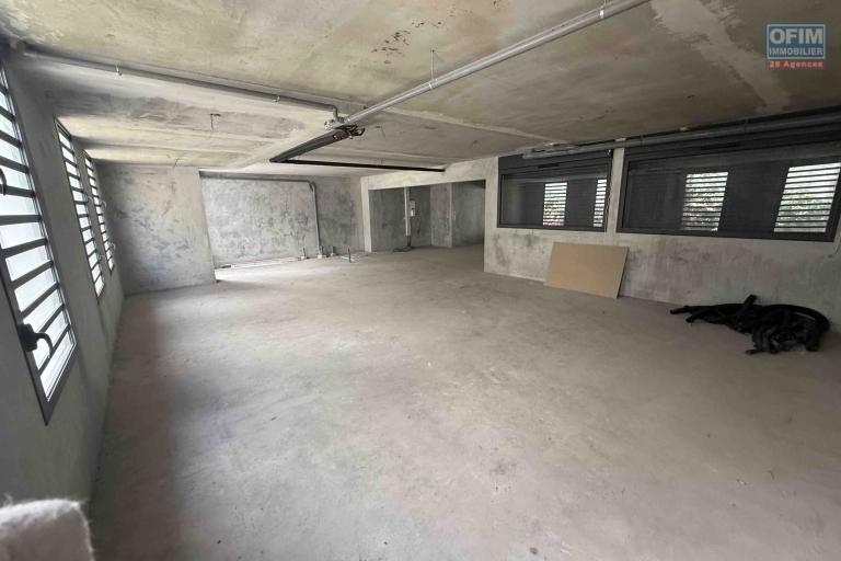 À vendre bureau de 97m2 à Saint-Denis