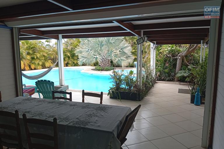 A Vendre Villa F5 + T2 de 200 M2 Habitable à proximité de la Plage de Trou d'eau à la Saline Les Bains - VARANGUE