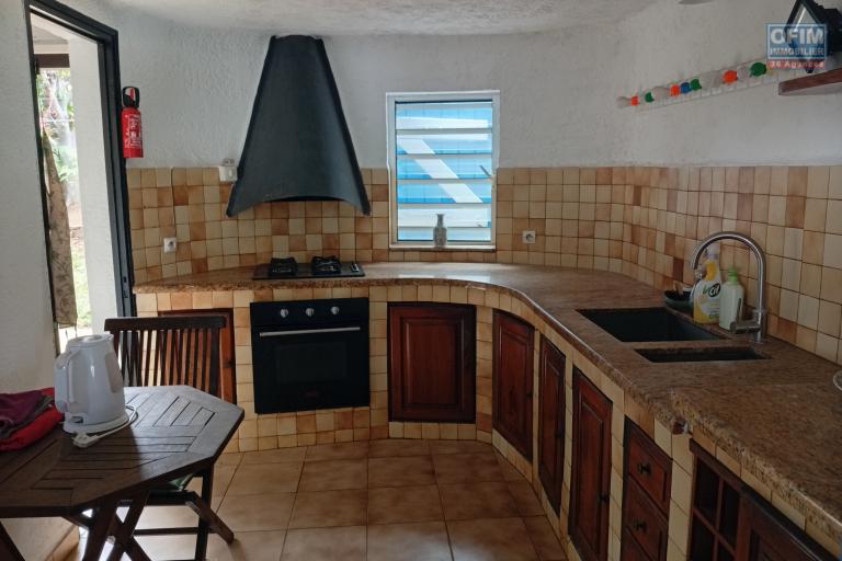 A Vendre Villa F5 + T2 de 200 M2 Habitable à proximité de la Plage de Trou d'eau à la Saline Les Bains - CUISINE