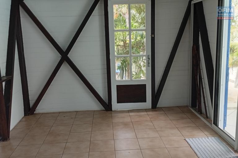 A Vendre Villa F5 + T2 de 200 M2 Habitable à proximité de la Plage de Trou d'eau à la Saline Les Bains - CHAMBRE 2