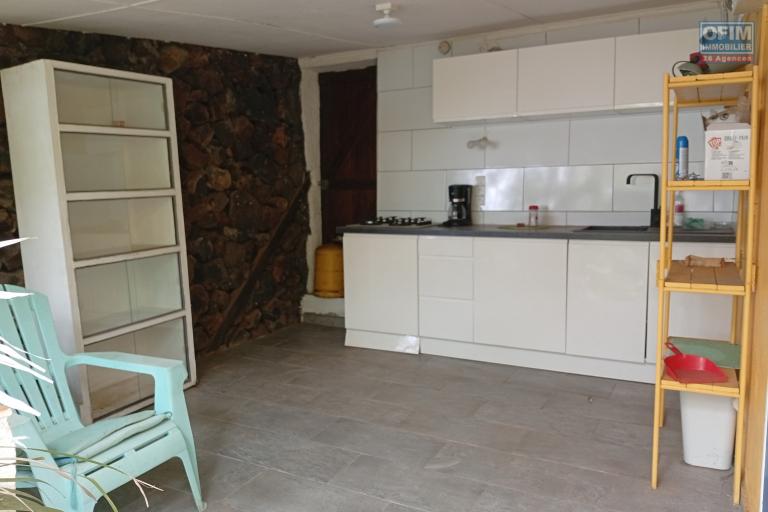 A Vendre Villa F5 + T2 de 200 M2 Habitable à proximité de la Plage de Trou d'eau à la Saline Les Bains - CUISINE DEPENDANCE