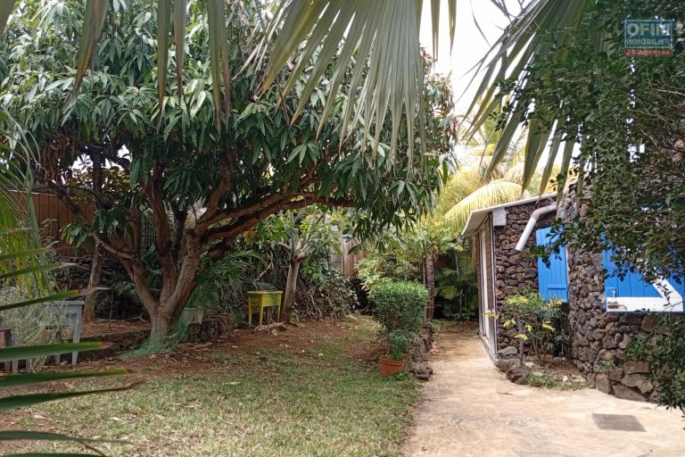 A Vendre Villa F5 + T2 de 200 M2 Habitable à proximité de la Plage de Trou d'eau à la Saline Les Bains - ARRIERE MAISON