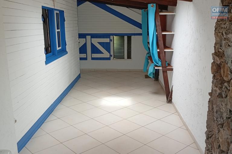 A Vendre Villa F5 + T2 de 200 M2 Habitable à proximité de la Plage de Trou d'eau à la Saline Les Bains - S