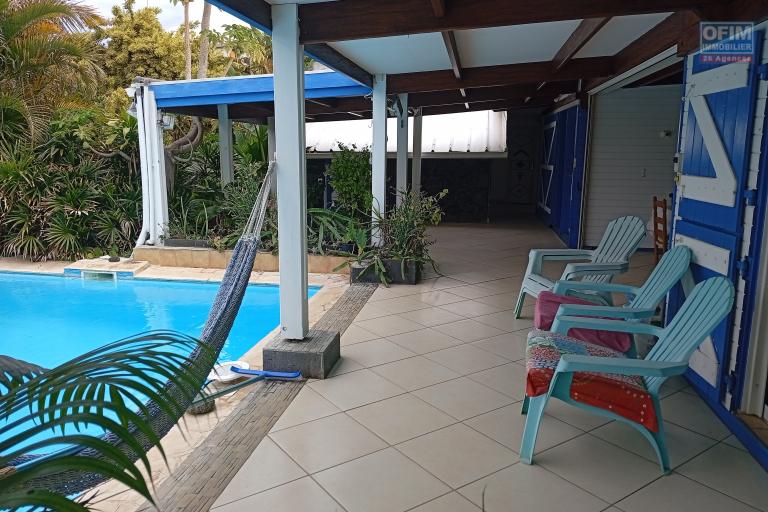 A Vendre Villa F5 + T2 de 200 M2 Habitable à proximité de la Plage de Trou d'eau à la Saline Les Bains - VARANGUE