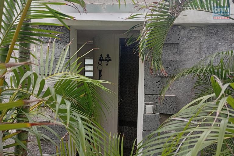A Vendre Villa F5 + T2 de 200 M2 Habitable à proximité de la Plage de Trou d'eau à la Saline Les Bains - HAMMAM