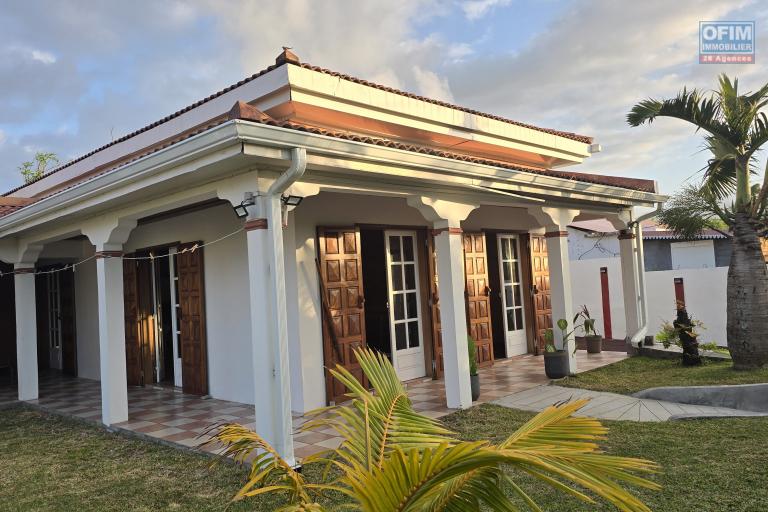 Opportunité Investisseur – Villa + 400 m² de Parking – Idéal Gîtes / Restaurant / Activité Pro