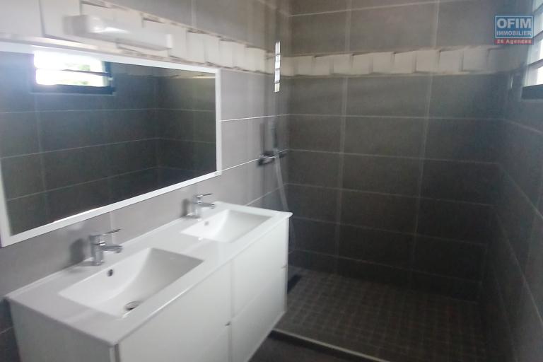 A LOUER bel et spacieux appartement F4 de 98,73 m2 à la Saline Les Hauts!