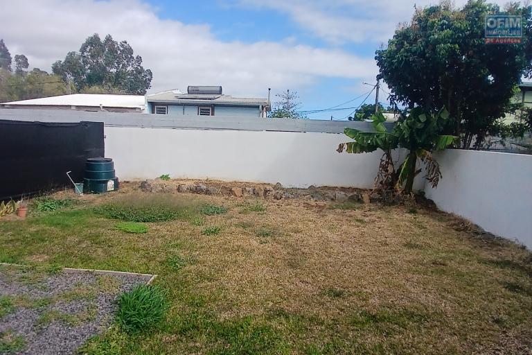 A LOUER bel appartement de type  F3 avec jardin sur la Saline Les Hauts!