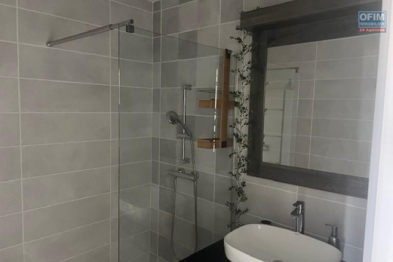 A Louer jolie charmant T2 meubl&eacute;e offrant une belle vue oc&eacute;an