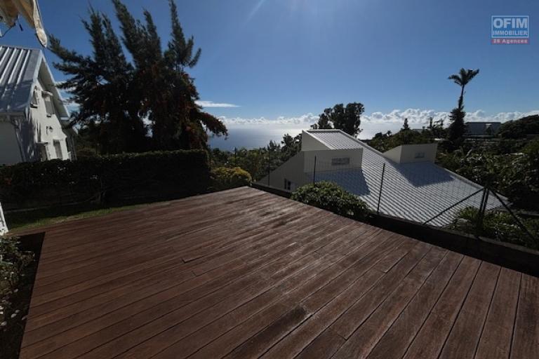 A vendre charmante villa de 4 chambres, à l'entrée de La Montagne au calme d'un petit lotissement .