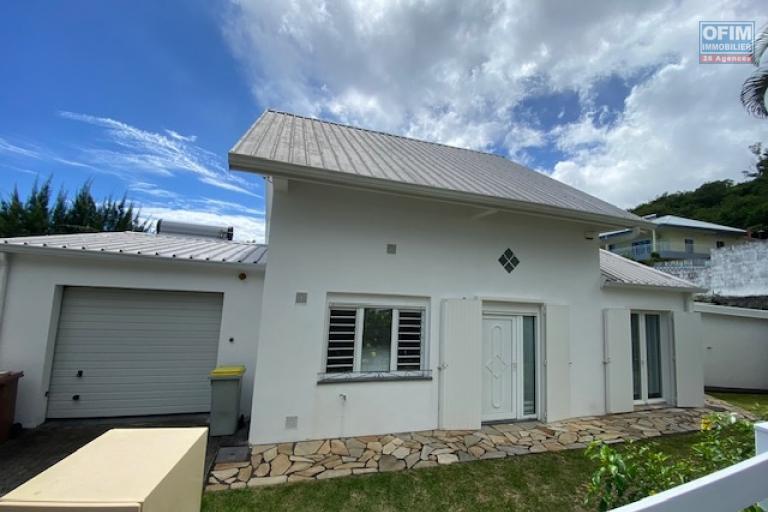 A vendre charmante villa de 4 chambres, à l'entrée de La Montagne au calme d'un petit lotissement .