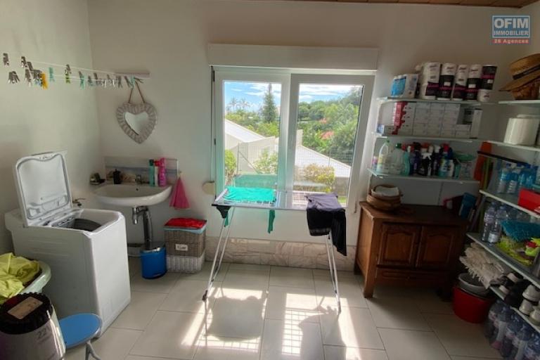 A vendre charmante villa de 4 chambres, à l'entrée de La Montagne au calme d'un petit lotissement .