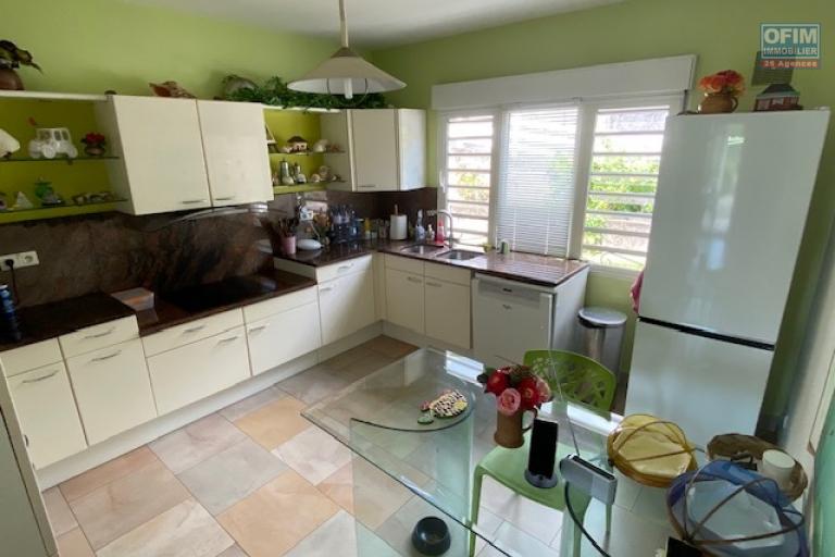 A vendre charmante villa de 4 chambres, à l'entrée de La Montagne au calme d'un petit lotissement .