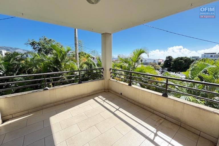A vendre T3 à Sainte Clotilde dans la residence Lobellia, proche commerces, universités écoles....