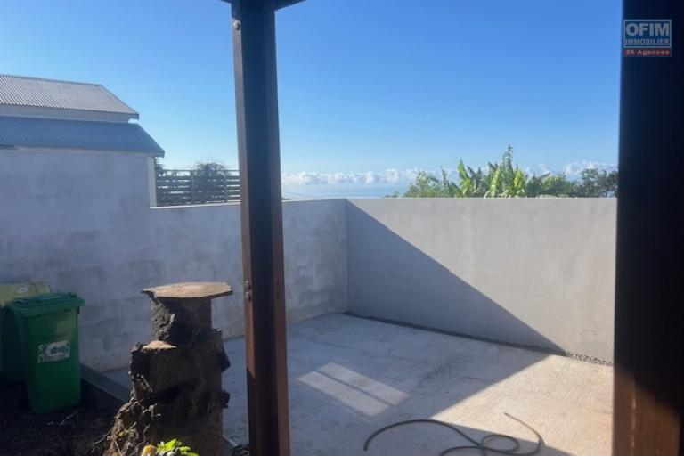 A louer petite maison F1 en bois dans une impasse