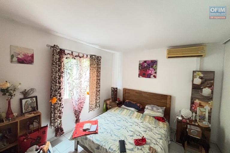 A vendre T2 à St Denis quartier de La Trinité, face au parc.