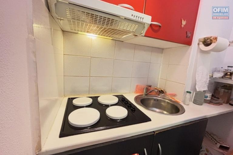 A vendre T2 à St Denis quartier de La Trinité, face au parc.