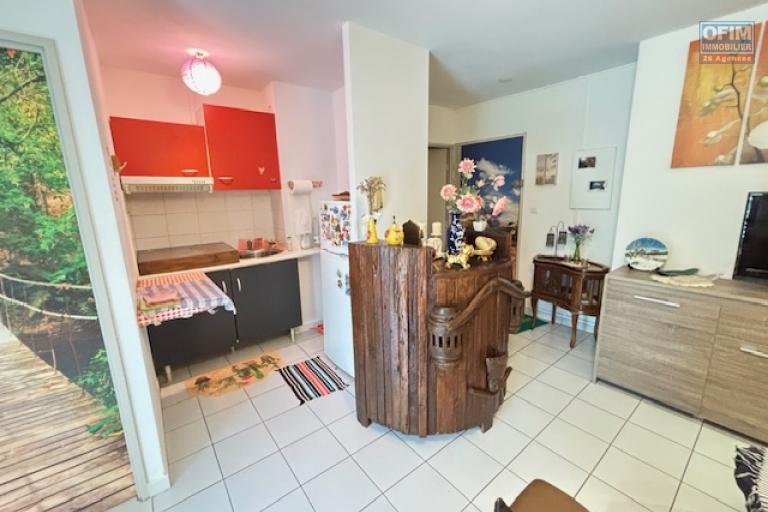A vendre T2 à St Denis quartier de La Trinité, face au parc.
