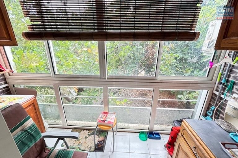 A vendre T2 à St Denis quartier de La Trinité, face au parc.