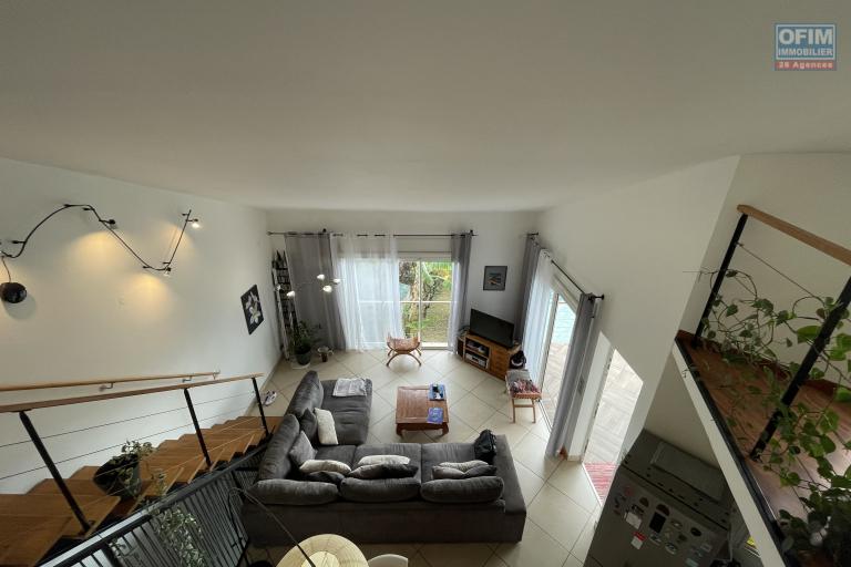À vendre Villa d'architecte à Saint-Leu Grand Fond-Stella vue panoramique - vue du salon depuis la mezzanine