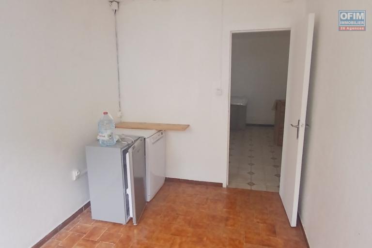 A LOUER Maison de type F4 sur l'Eperon à SAINT-GILLES LES HAUTS à 1120,05 euros !
