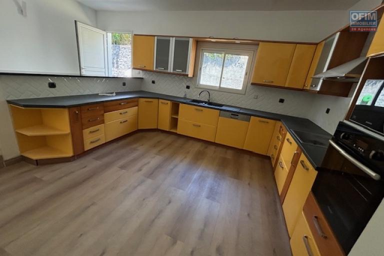 A louer villa T5/6 de plein pieds avec jardin et piscine à La Montagne