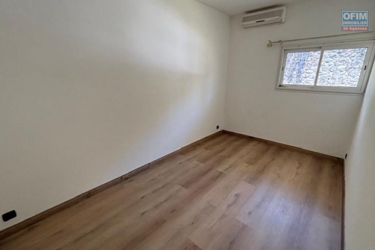 A louer villa T5/6 de plein pieds avec jardin et piscine à La Montagne
