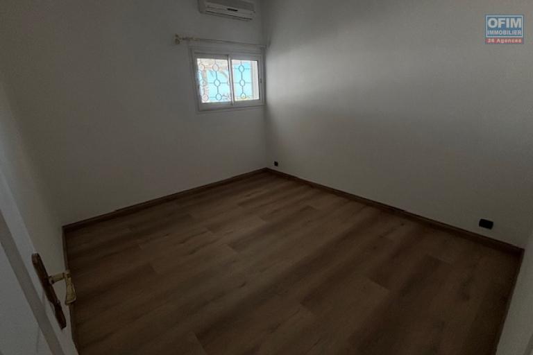 A louer villa T5/6 de plein pieds avec jardin et piscine à La Montagne