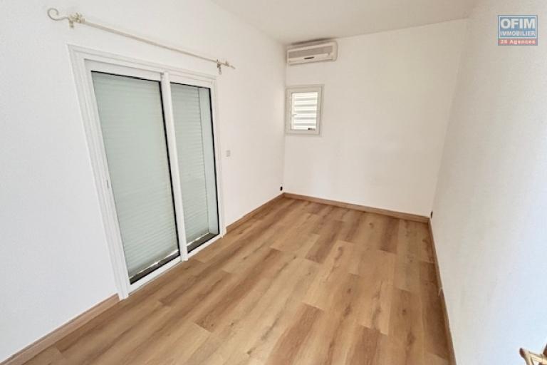 A louer villa T5/6 de plein pieds avec jardin et piscine à La Montagne