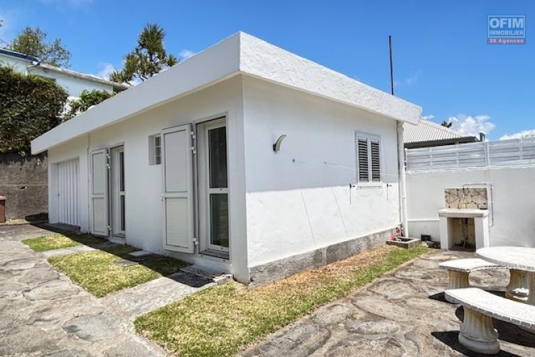 A louer villa T5/6 de plein pieds avec jardin et piscine à La Montagne