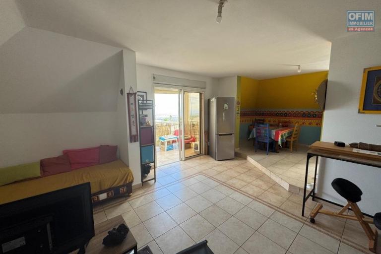 A vendre magnifique appartement duplex atypique de type F3 d'environ 83 m² le tampon Trois Mares