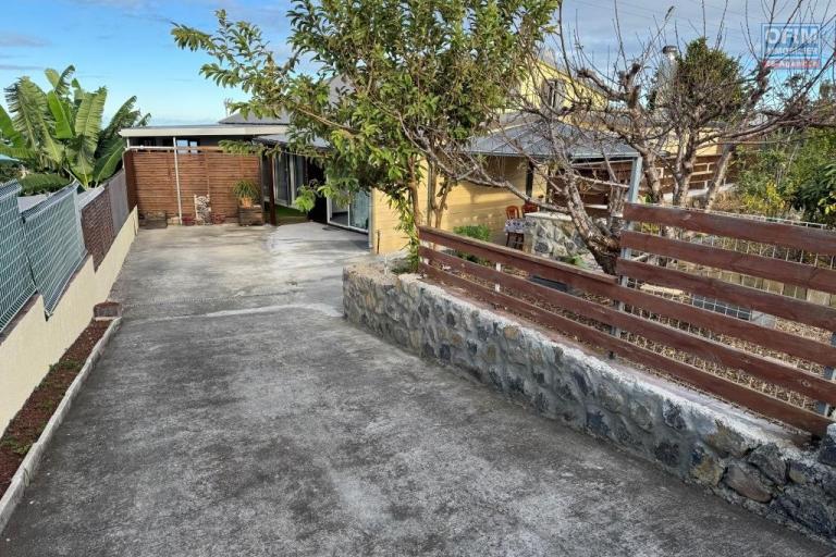 A vendre magnifique villa meublée de type F4 avec grande mezzanine au Tampon 13 éme