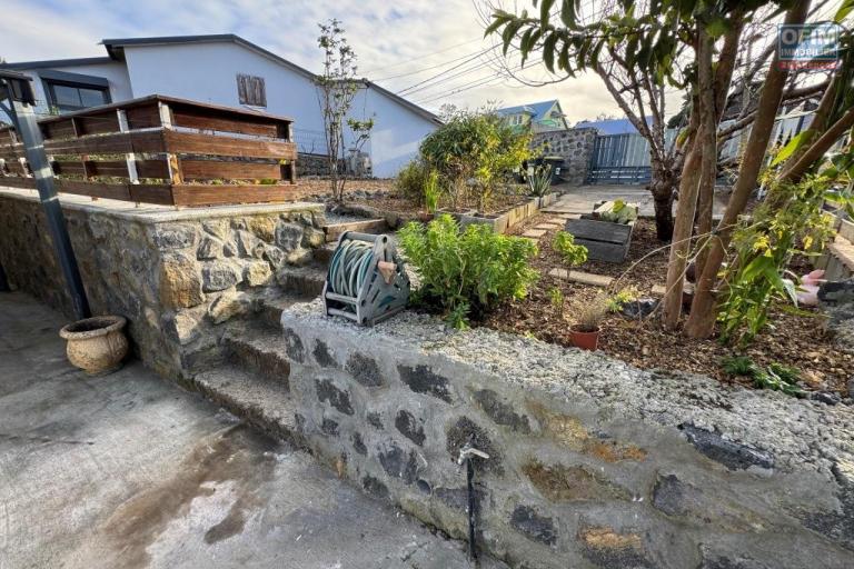 A vendre magnifique villa meublée de type F4 avec grande mezzanine au Tampon 13 éme