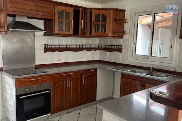 Venez découvrir cette belle Villa Duplex F5 au Tampon dans le quartier calme de la Pointe