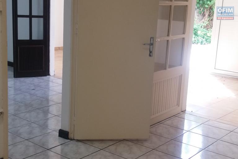 Local professionnel a louer