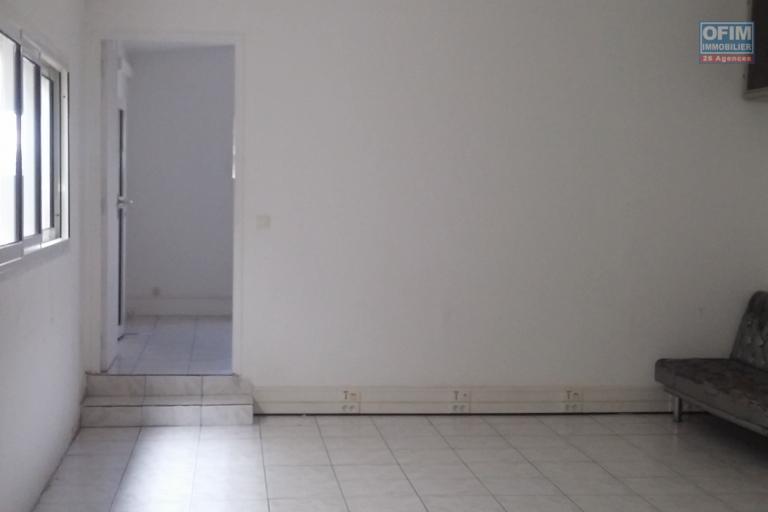 Local professionnel a louer