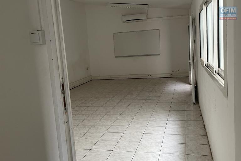 Local professionnel a louer
