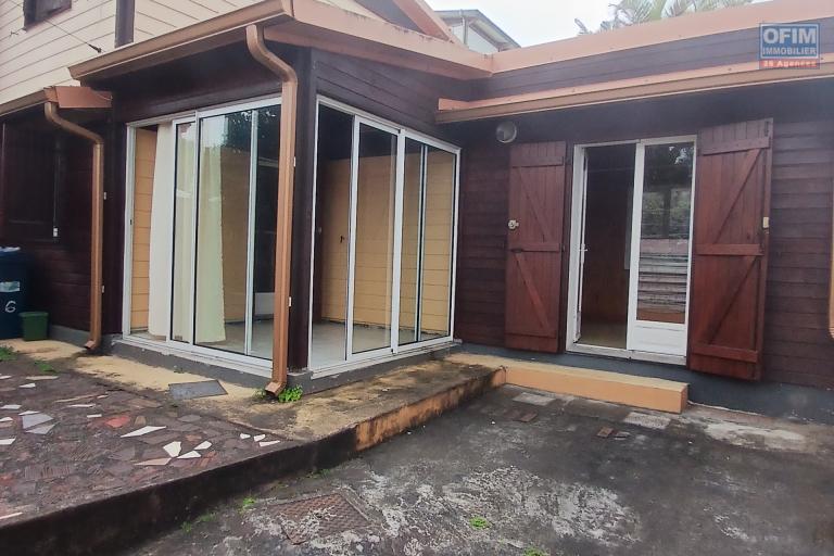 A VENDRE Maison bourbon bois de type F4 au Guillaume Saint-Paul à 199 000 euros!