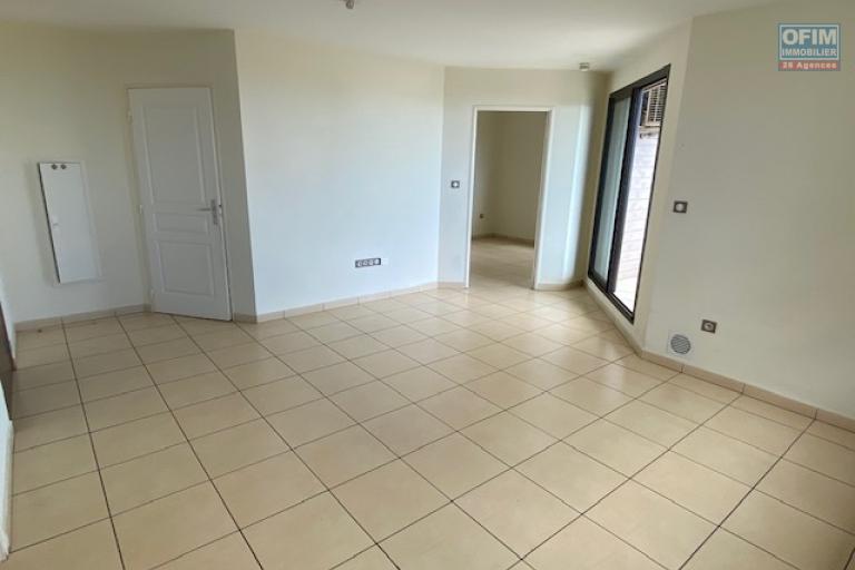 A vendre T3 à Sainte Clotilde dans la residence Lobellia, proche commerces, universités écoles....