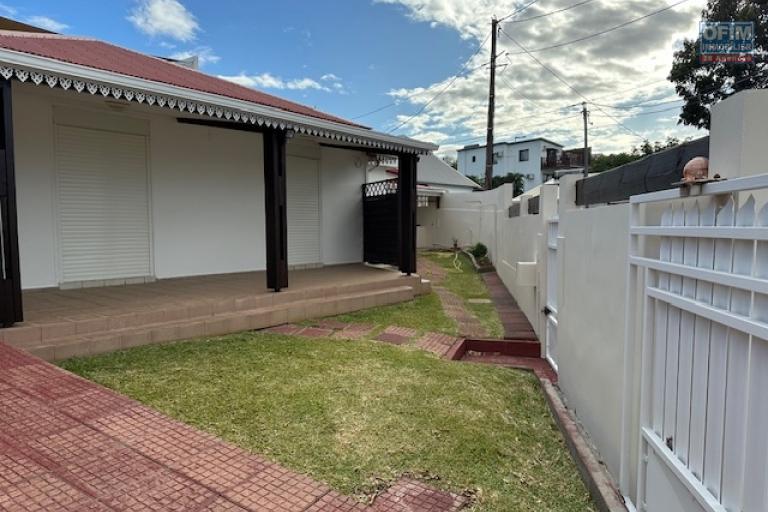 Charmante maison F4 meublée à Terre-Sainte Proche CHU