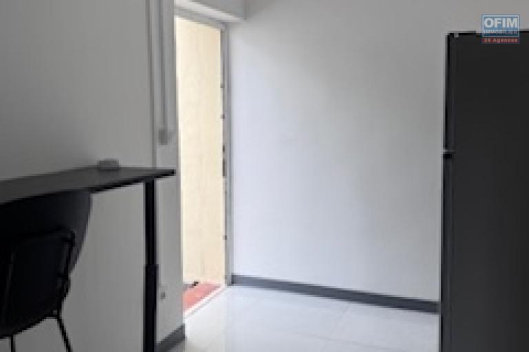 A louer ce jolie appartement de type F1 Meublé sur le hauteurs de bois de nèfles Sainte Clotilde