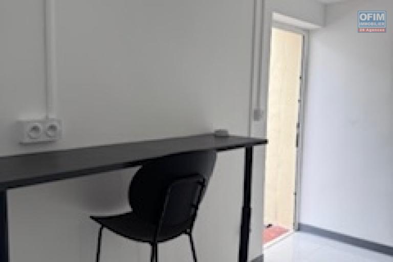 A louer ce jolie appartement de type F1 Meublé sur le hauteurs de bois de nèfles Sainte Clotilde