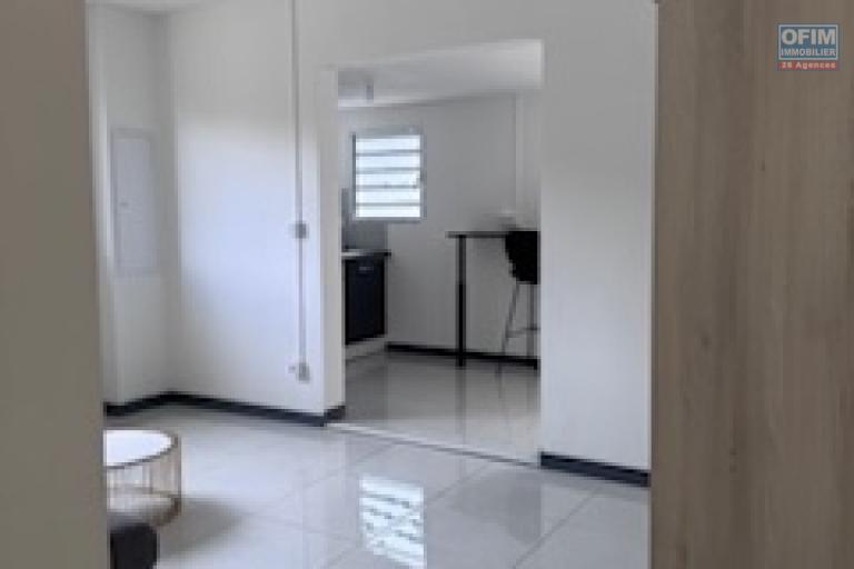 A louer ce jolie appartement de type F1 Meublé sur le hauteurs de bois de nèfles Sainte Clotilde