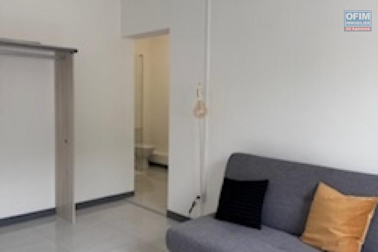 A louer ce jolie appartement de type F1 Meublé sur le hauteurs de bois de nèfles Sainte Clotilde