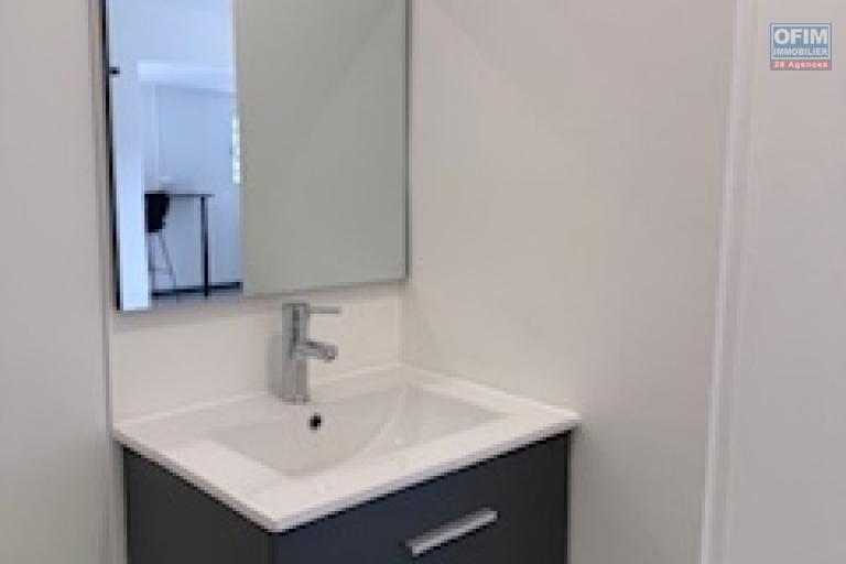 A louer ce jolie appartement de type F1 Meublé sur le hauteurs de bois de nèfles Sainte Clotilde