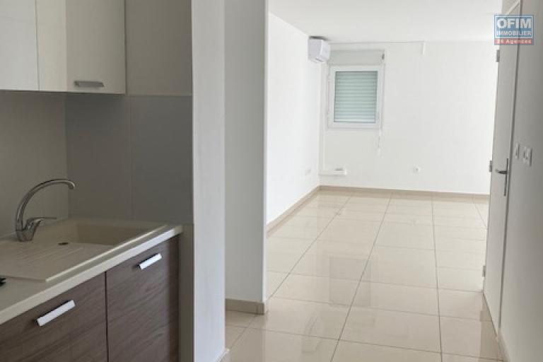 A vendre ce bel et spacieux de type  F1 de 41,32m2 habitable sur la résidence PASSERELLE à Sainte Clotilde.