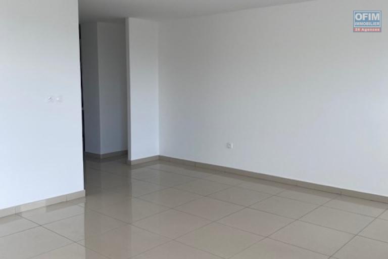 A vendre ce bel et spacieux de type  F1 de 41,32m2 habitable sur la résidence PASSERELLE à Sainte Clotilde.