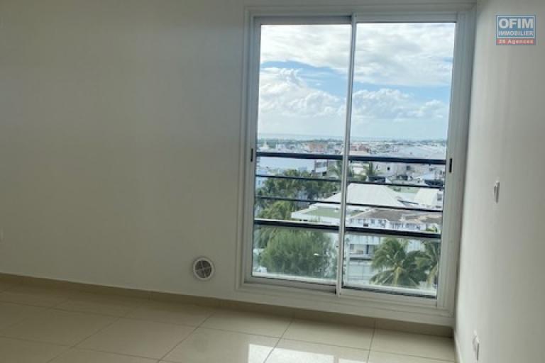A vendre ce bel et spacieux de type  F1 de 41,32m2 habitable sur la résidence PASSERELLE à Sainte Clotilde.