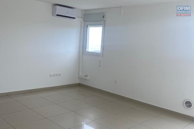 A vendre ce bel et spacieux de type  F1 de 41,32m2 habitable sur la résidence PASSERELLE à Sainte Clotilde.